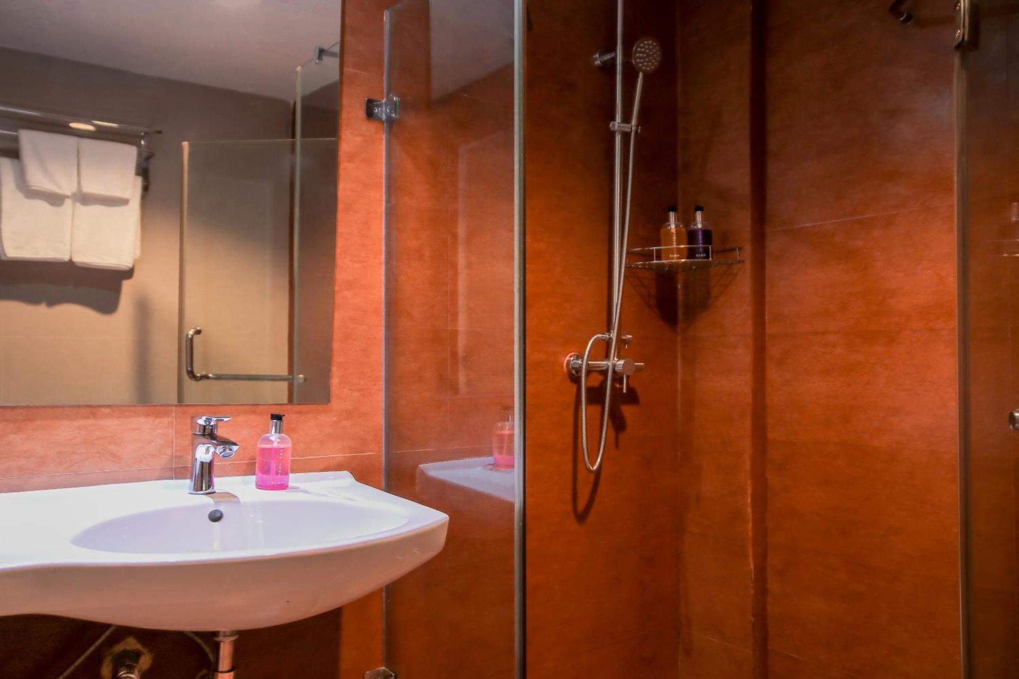 Hotel Glow Krabi - Sha Extra Certified
